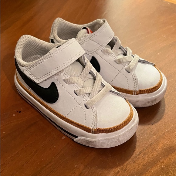 Nike Kids White and Black Sneakers with Tan Accents - Picture 3 of 3